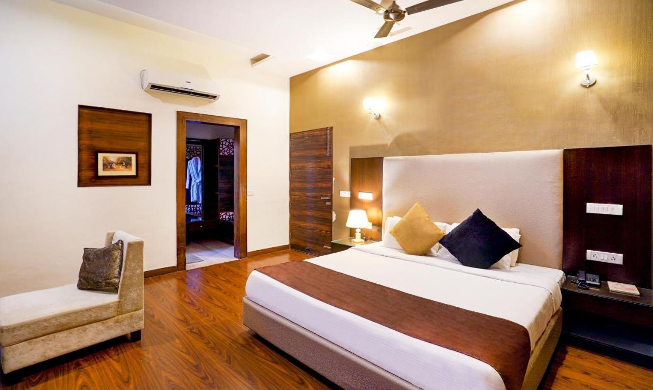 Redwood Resort Panchkula Exterior photo