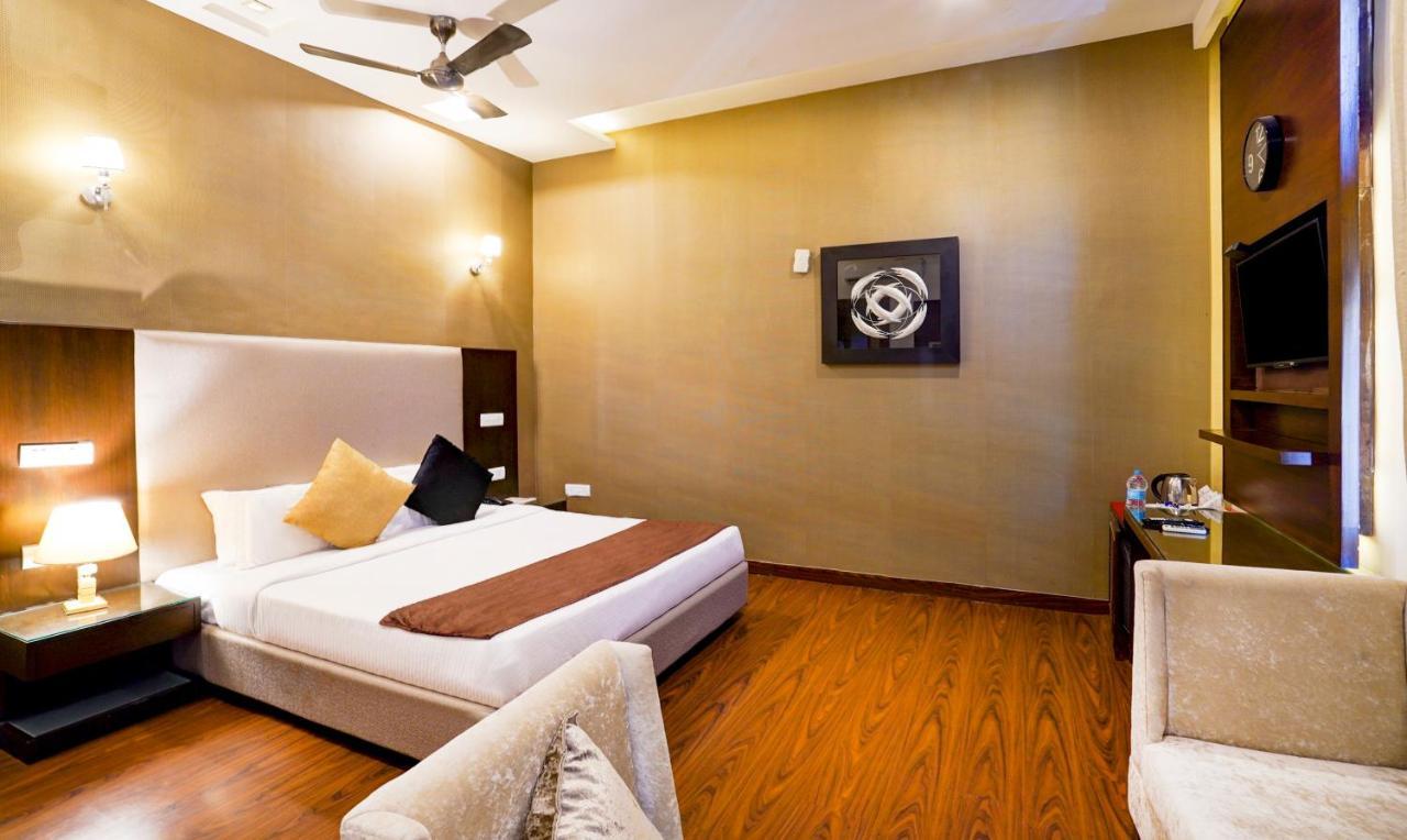 Redwood Resort Panchkula Exterior photo