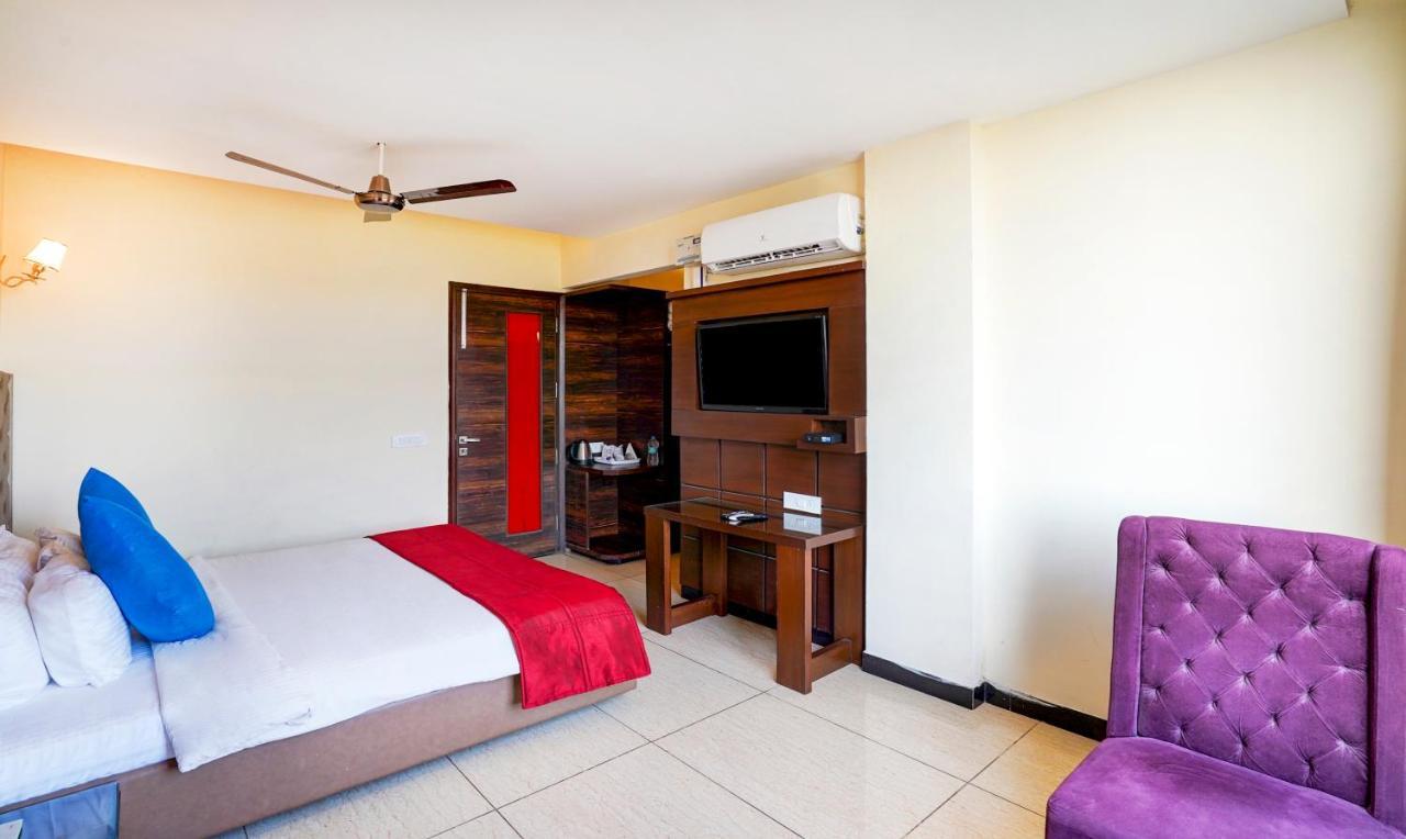 Redwood Resort Panchkula Exterior photo