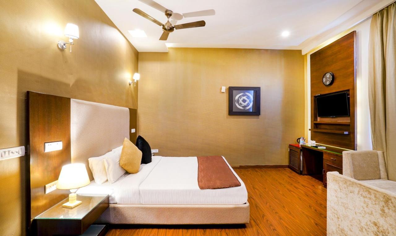 Redwood Resort Panchkula Exterior photo