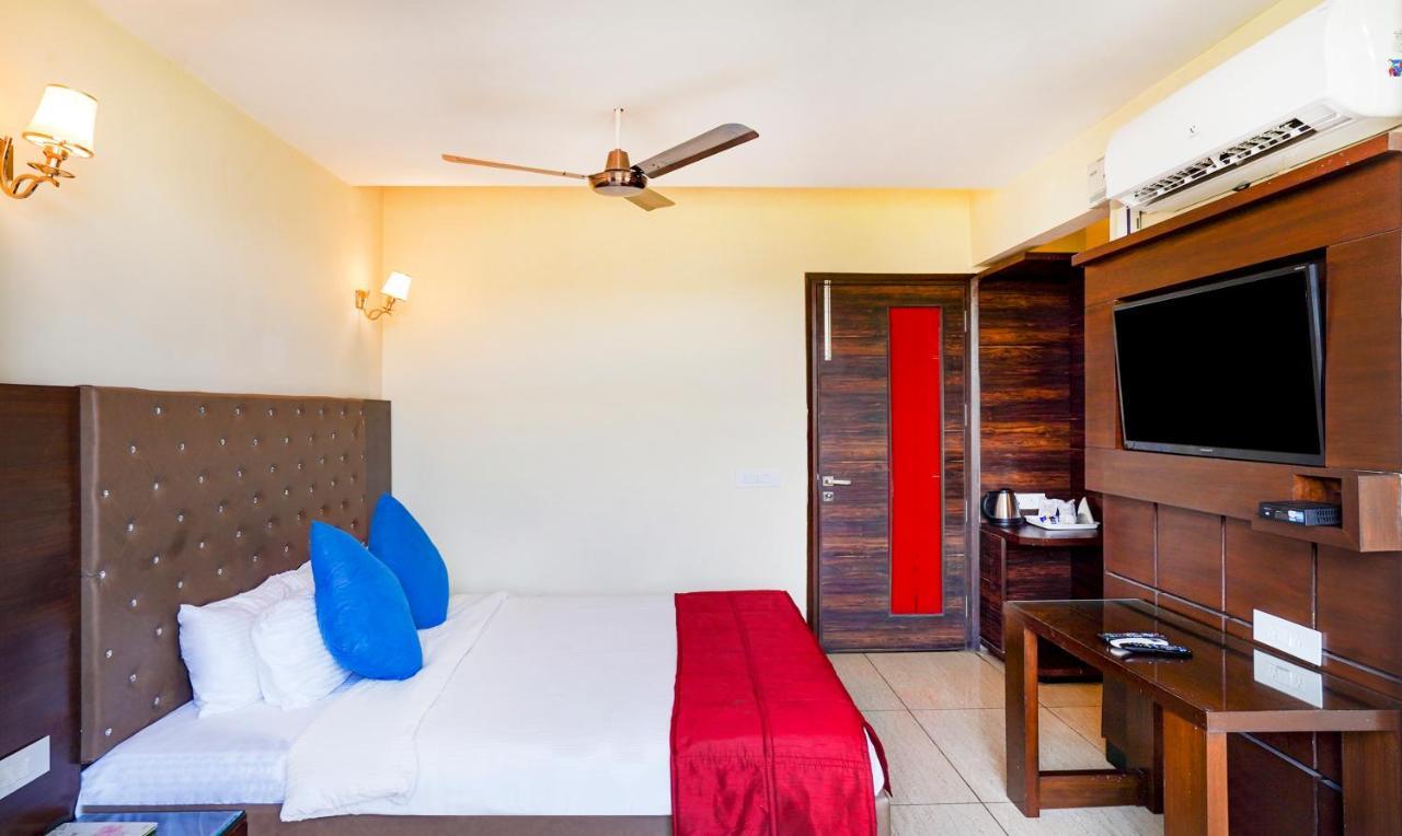 Redwood Resort Panchkula Exterior photo