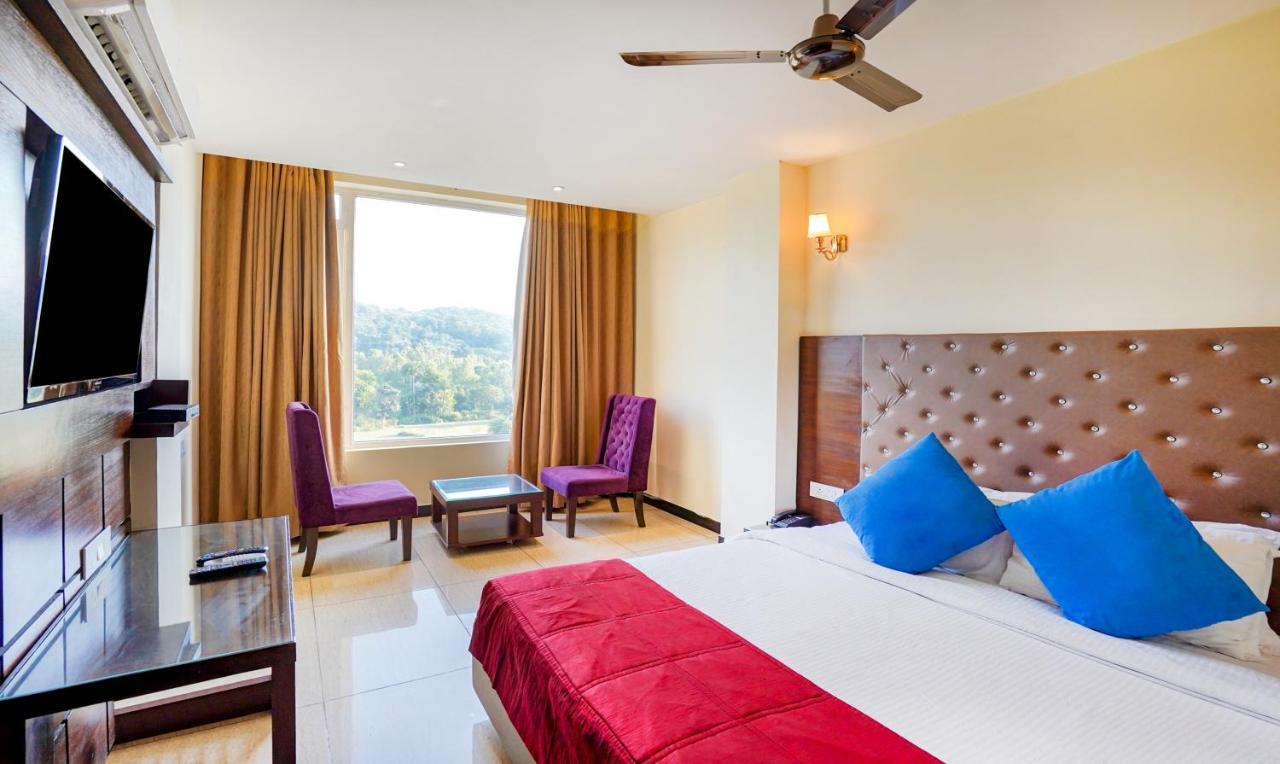 Redwood Resort Panchkula Exterior photo