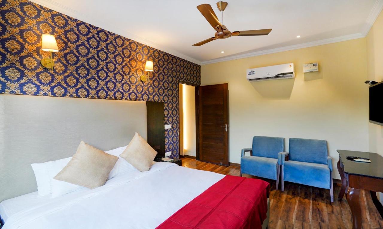 Redwood Resort Panchkula Exterior photo