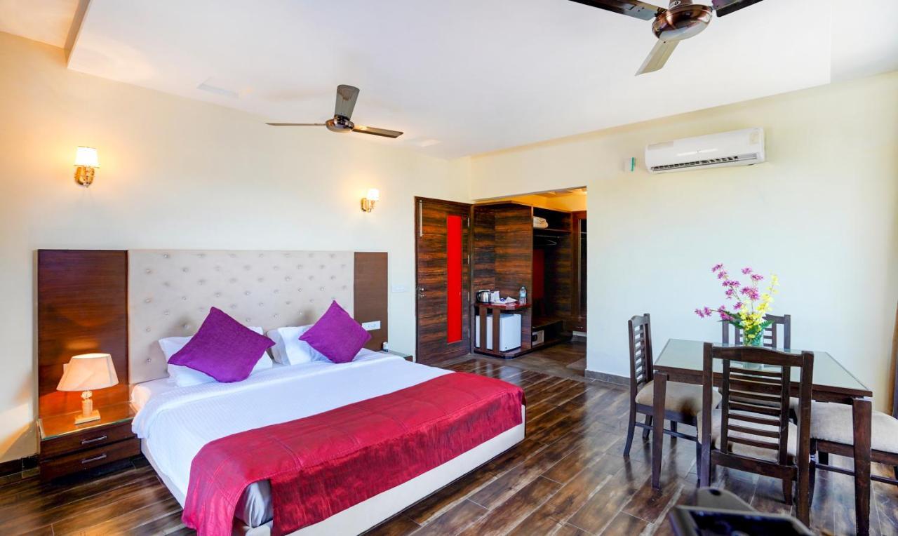 Redwood Resort Panchkula Exterior photo